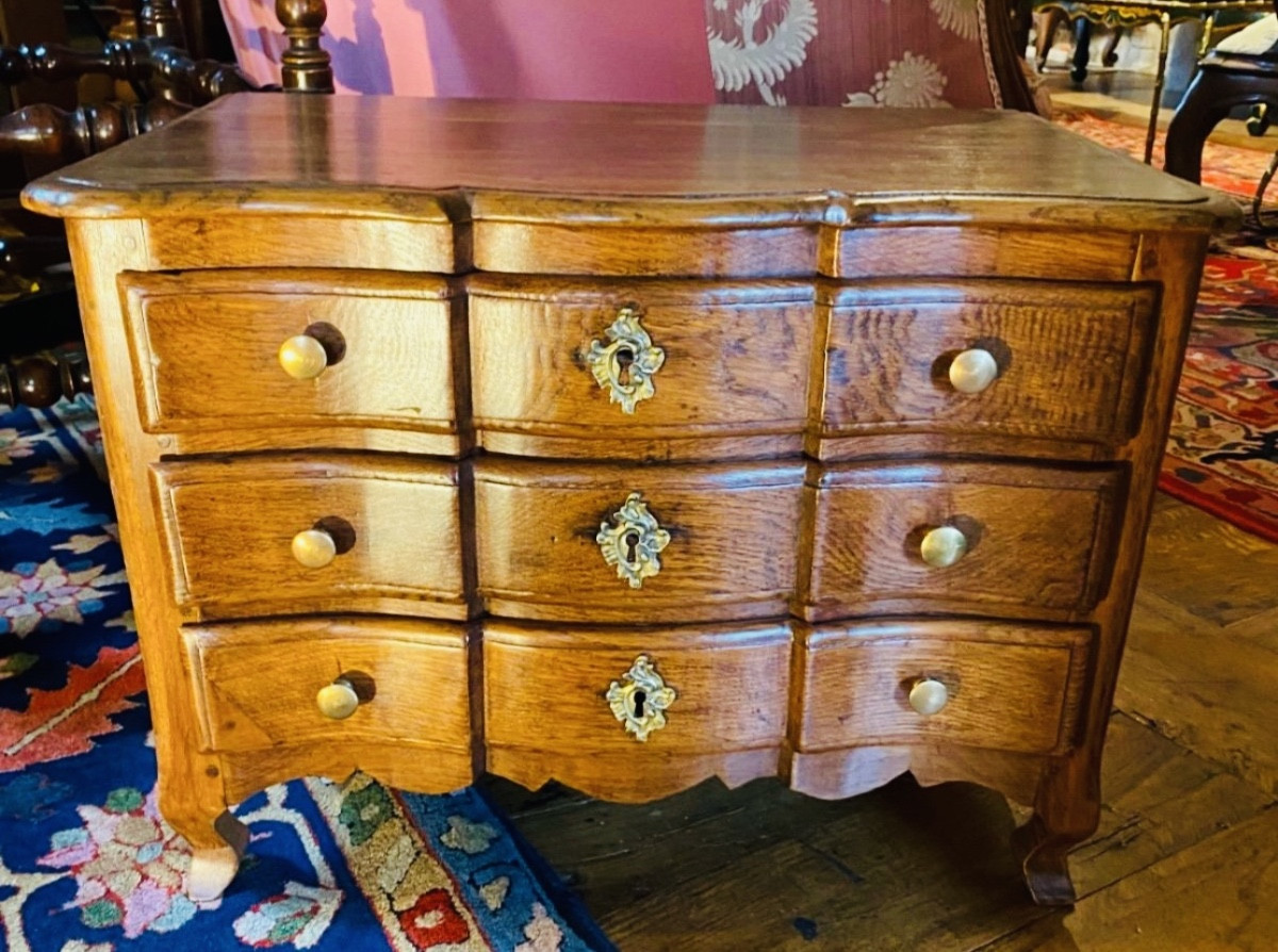 Diminutif De Commode Arbalète en chêne du XVIII Eme Siecle