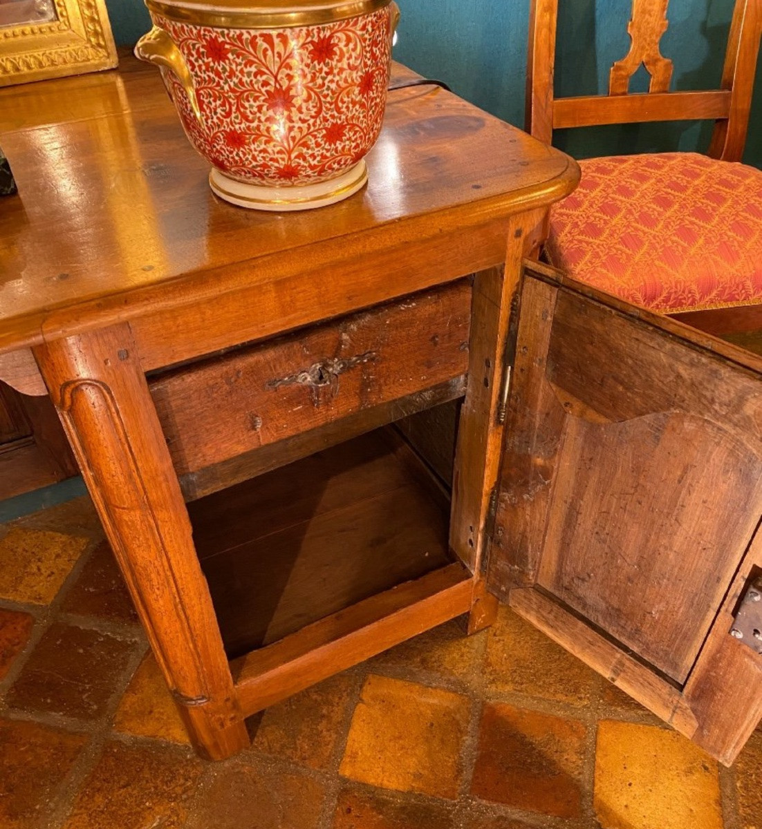Large Flat Desk With Drawers In Burgundy Walnut, 18th Century-photo-6