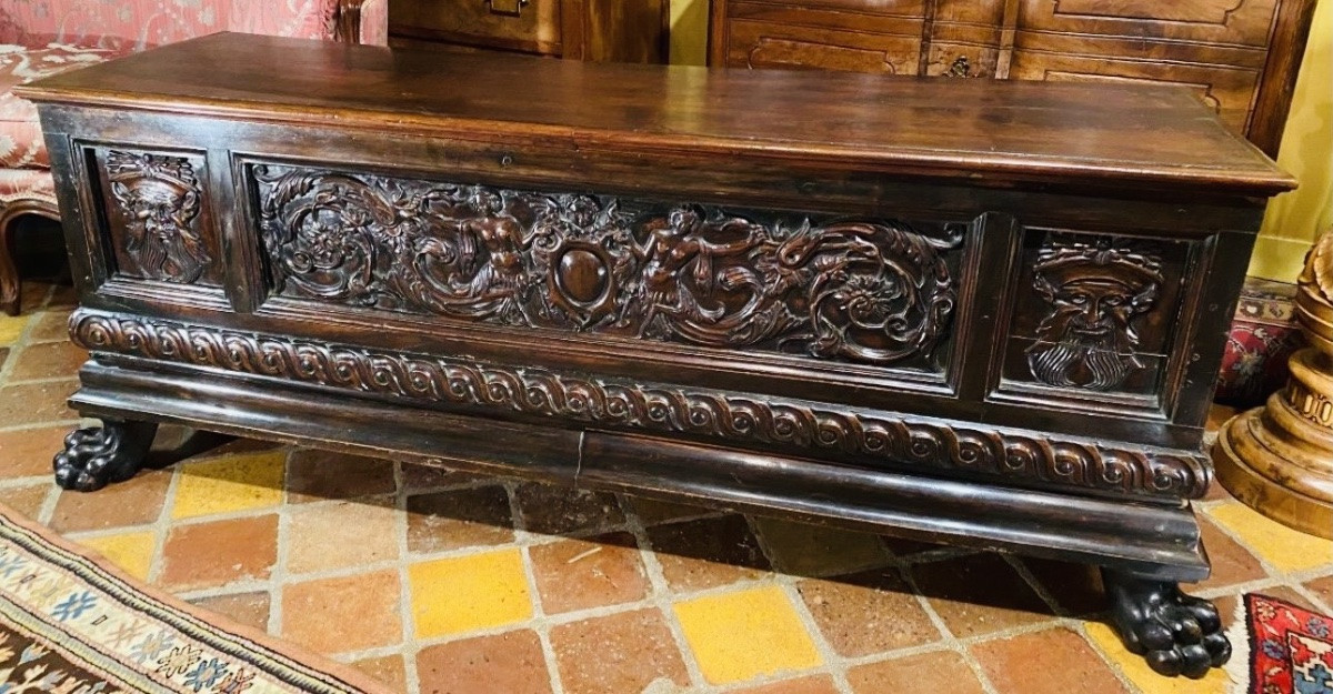 Cassone Italienne En Noyer, important coffre à Décor De Faunes De Style Renaissance-photo-2