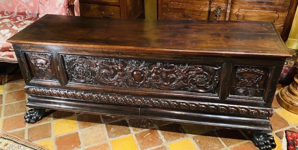 Cassone Italienne En Noyer, important coffre à Décor De Faunes De Style Renaissance-photo-3