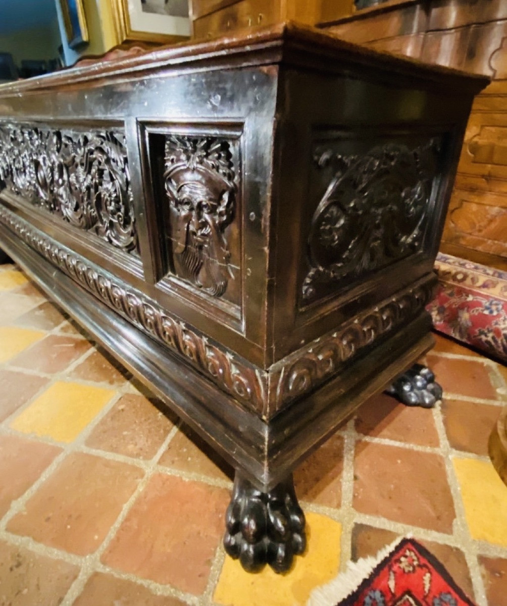 Cassone Italienne En Noyer, important coffre à Décor De Faunes De Style Renaissance-photo-4
