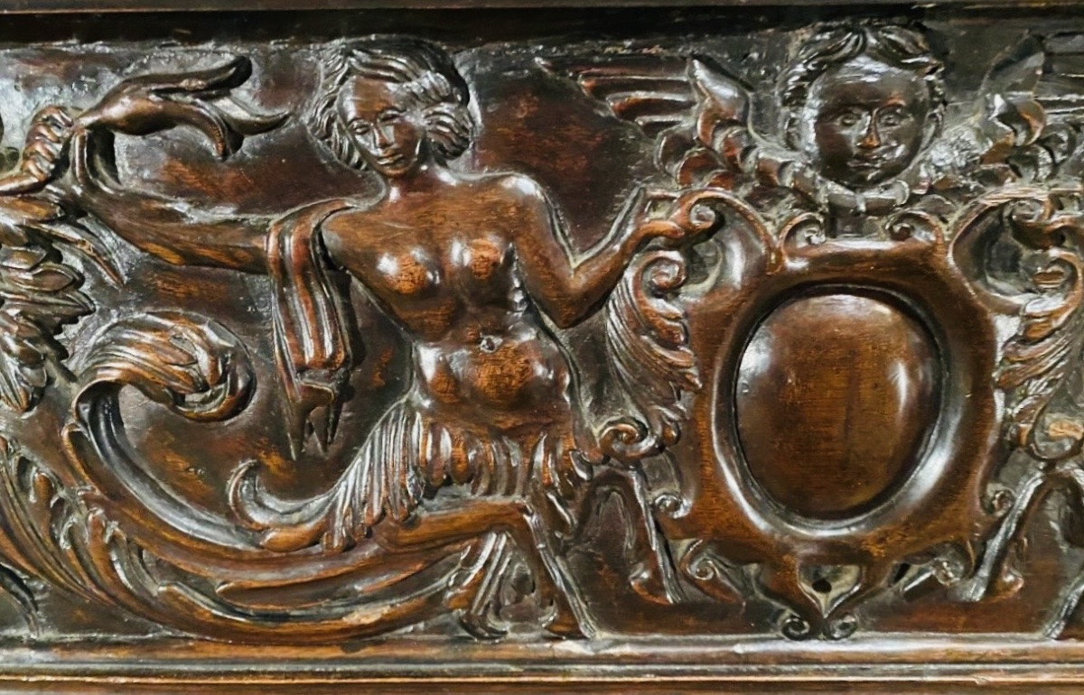 Cassone Italienne En Noyer, important coffre à Décor De Faunes De Style Renaissance-photo-1