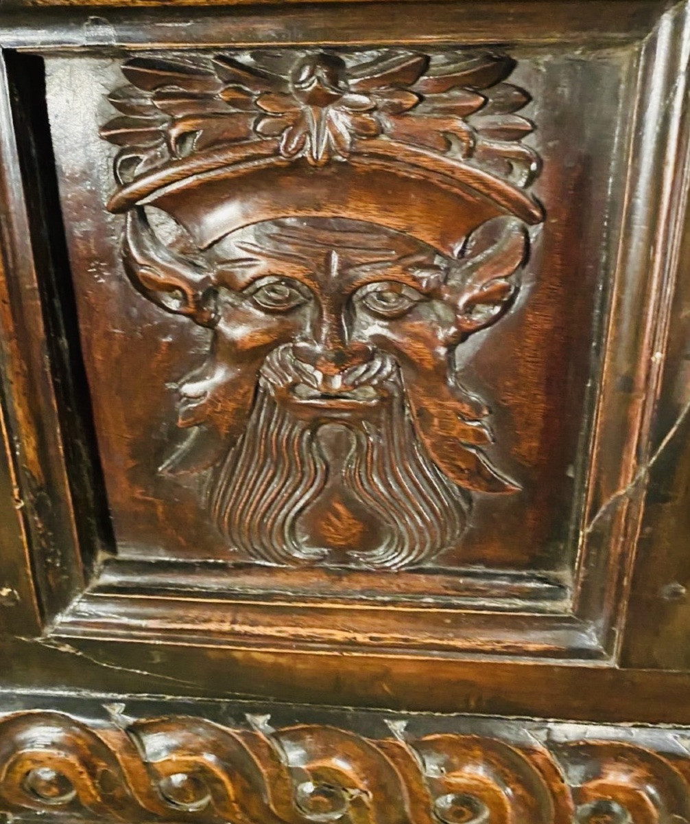 Cassone Italienne En Noyer, important coffre à Décor De Faunes De Style Renaissance-photo-3