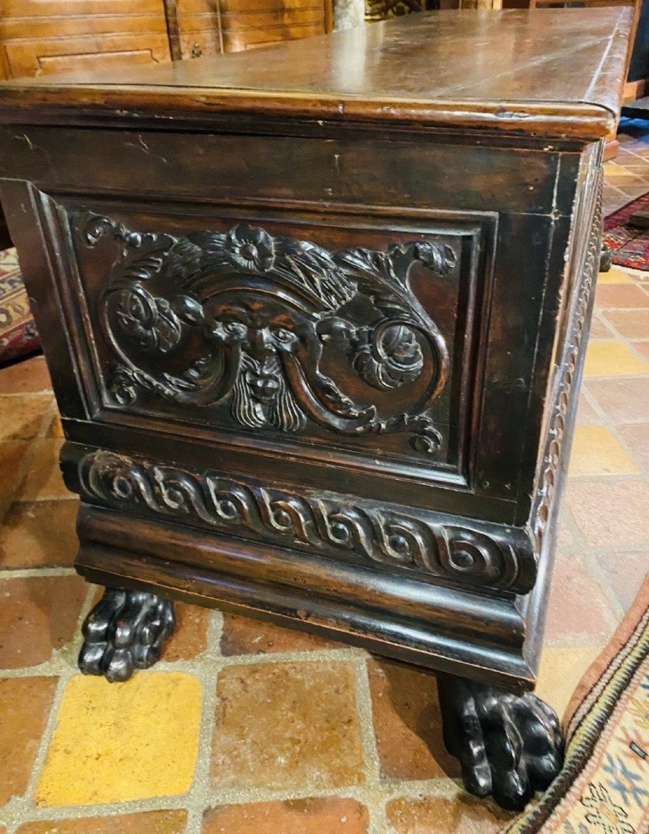 Cassone Italienne En Noyer, important coffre à Décor De Faunes De Style Renaissance-photo-4