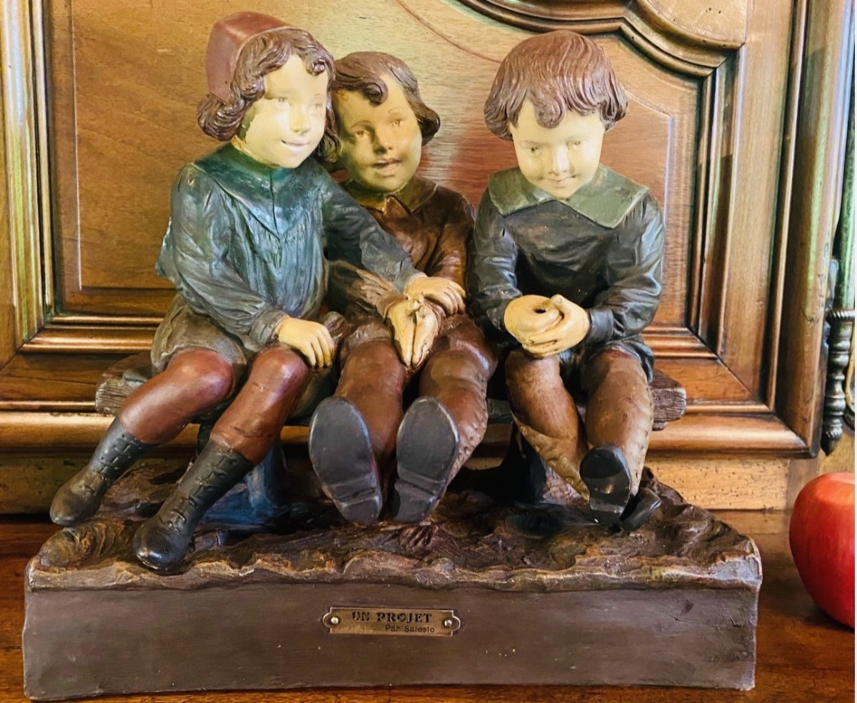 Trois  Petites filles en terre cuite polychrome, intitulée «  un projet », signée Salesio-photo-2