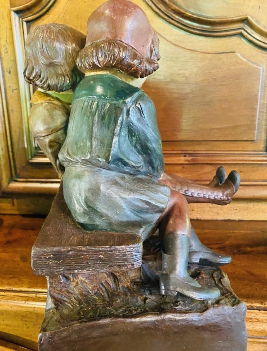 Trois  Petites filles en terre cuite polychrome, intitulée «  un projet », signée Salesio-photo-4