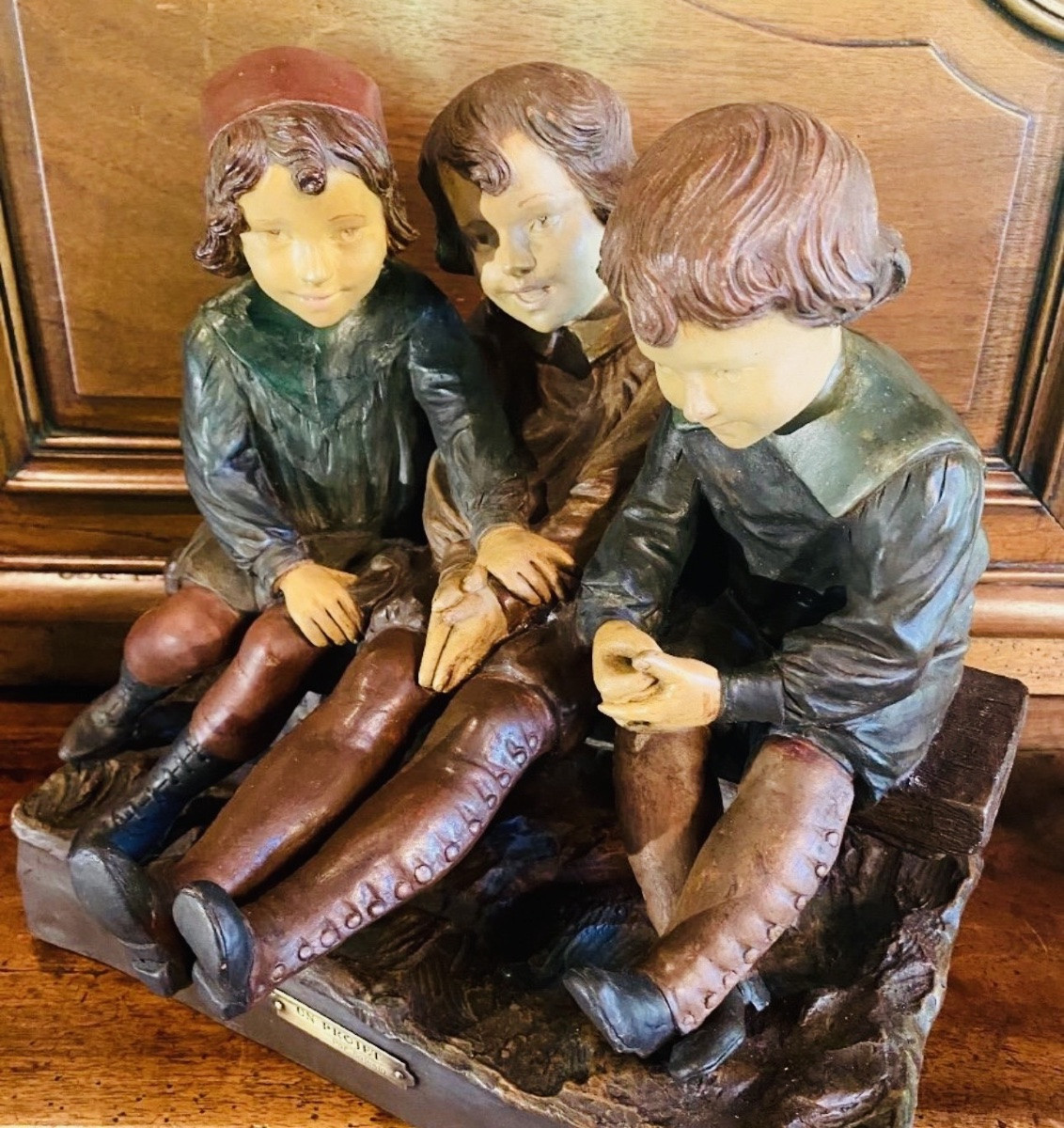 Trois  Petites filles en terre cuite polychrome, intitulée «  un projet », signée Salesio-photo-6