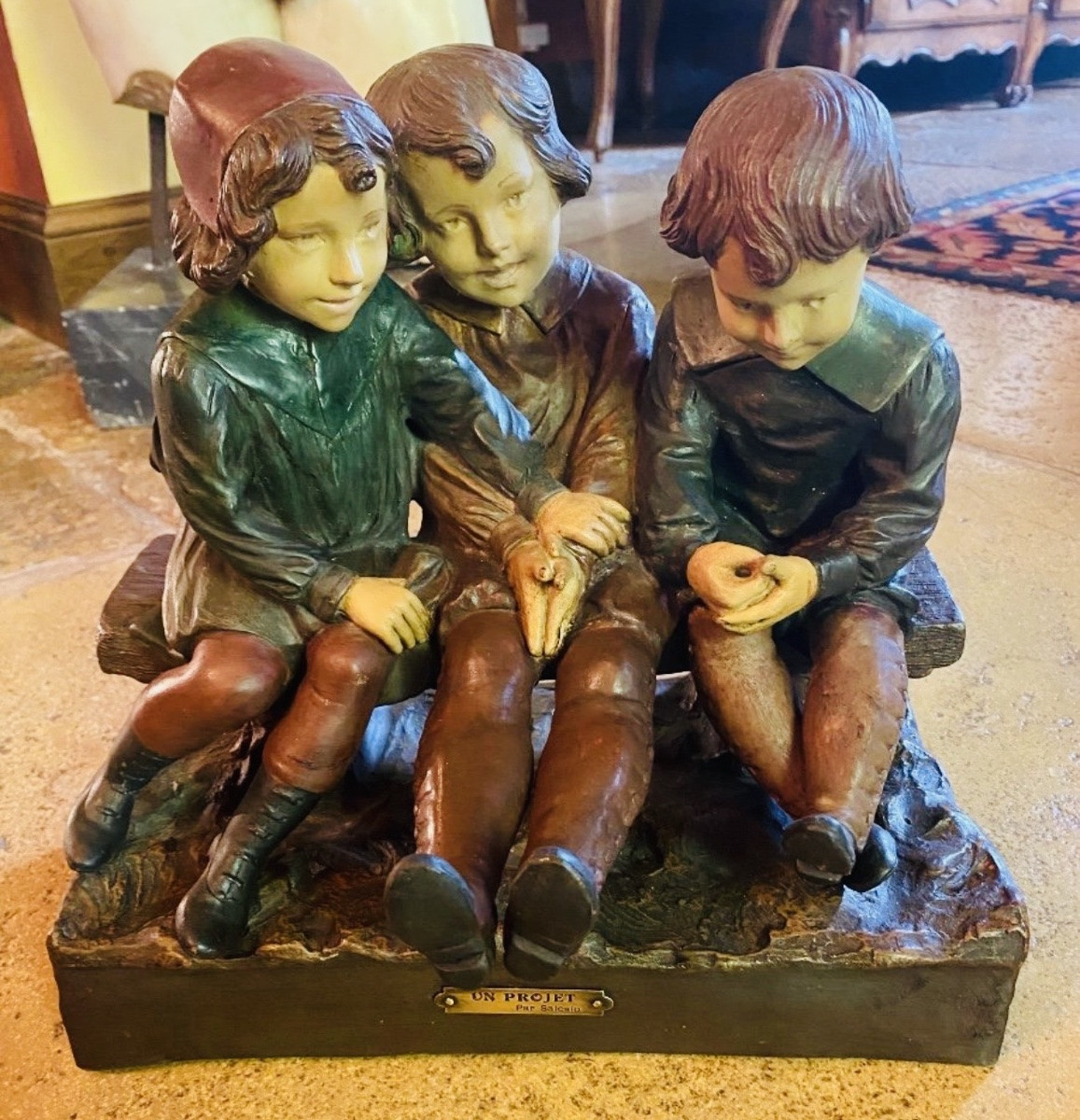 Trois  Petites filles en terre cuite polychrome, intitulée «  un projet », signée Salesio-photo-7