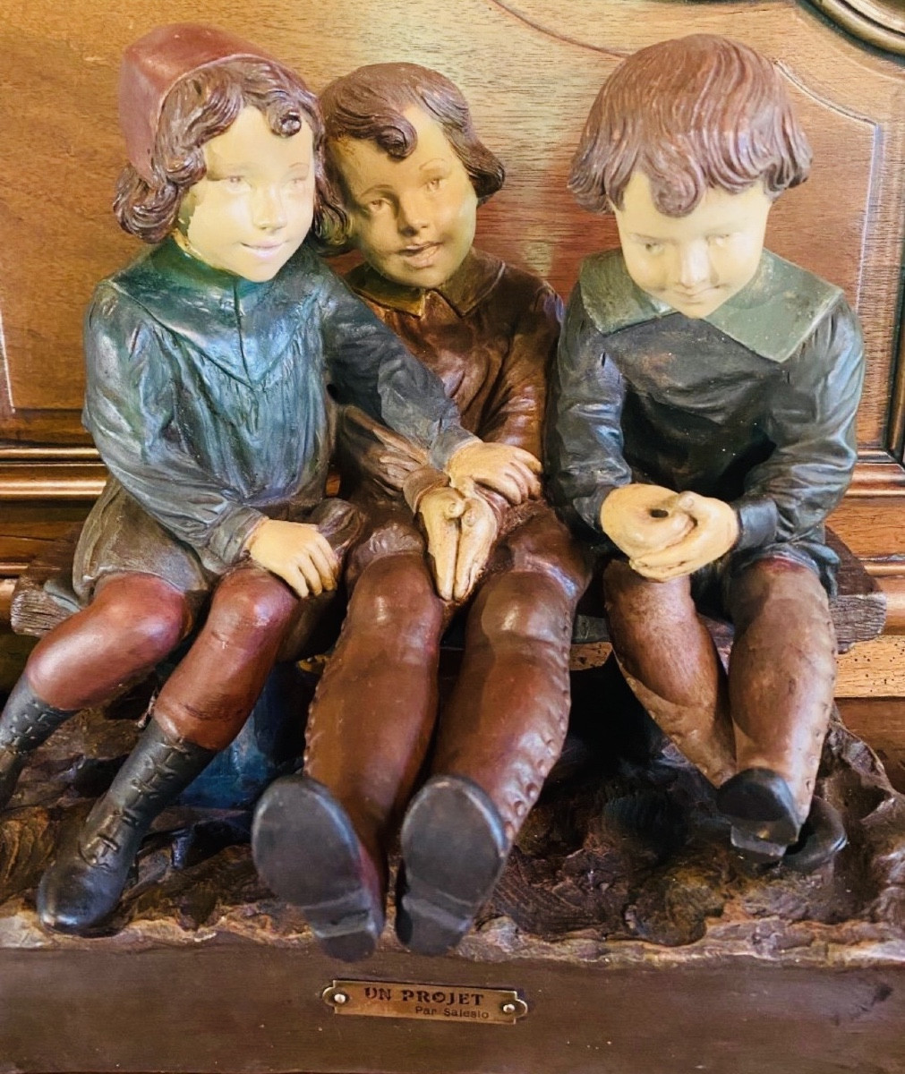 Trois  Petites filles en terre cuite polychrome, intitulée «  un projet », signée Salesio