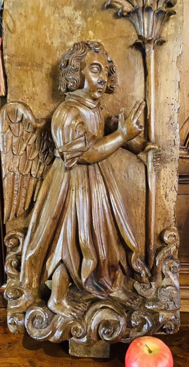 Gabriel, Angel Of The Annunciation To Mary, Walnut Sculpture In High Relief, Late 17th Century