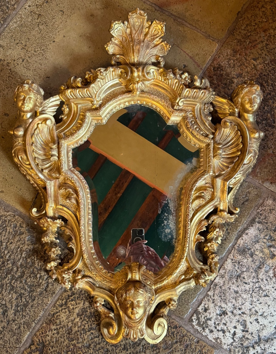 Miroir de style Régence en bois et stuc doré, décor aux sirènes - Époque Napoléon III