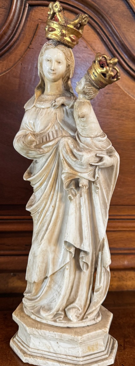 Vierge à l’Enfant couronnée en albâtre — Malines (vallée de la Meuse), début du XVIIe siècle-photo-3