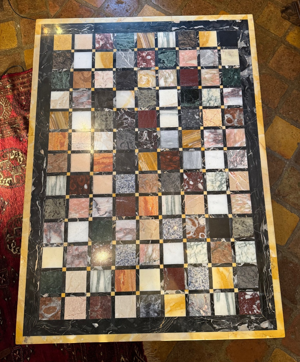 Importante table basse en marqueterie de marbres polychromes et fer forgé doré, dans le goût de-photo-6