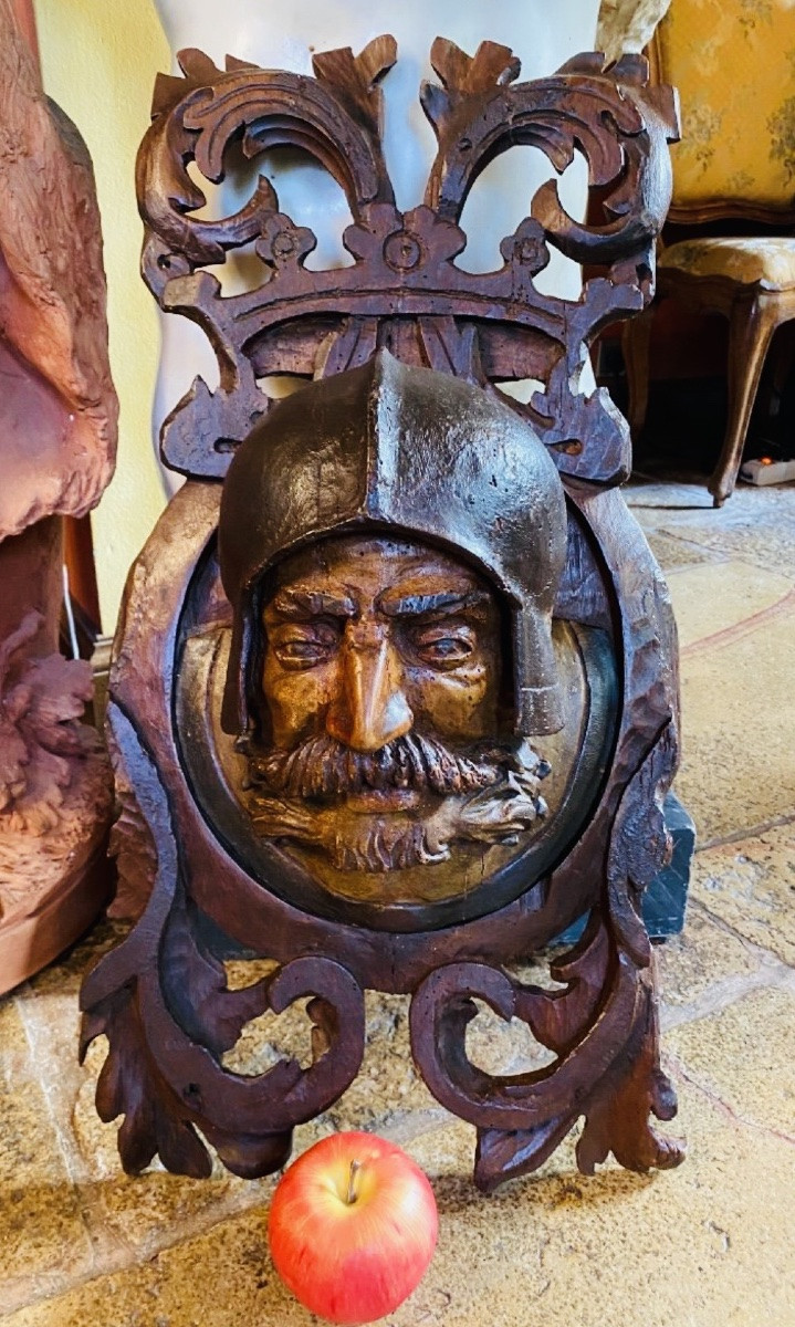 TÊTE DE GUERRIER en noyer sculpté en haut relief, XVII EME SIÈCLE-photo-3