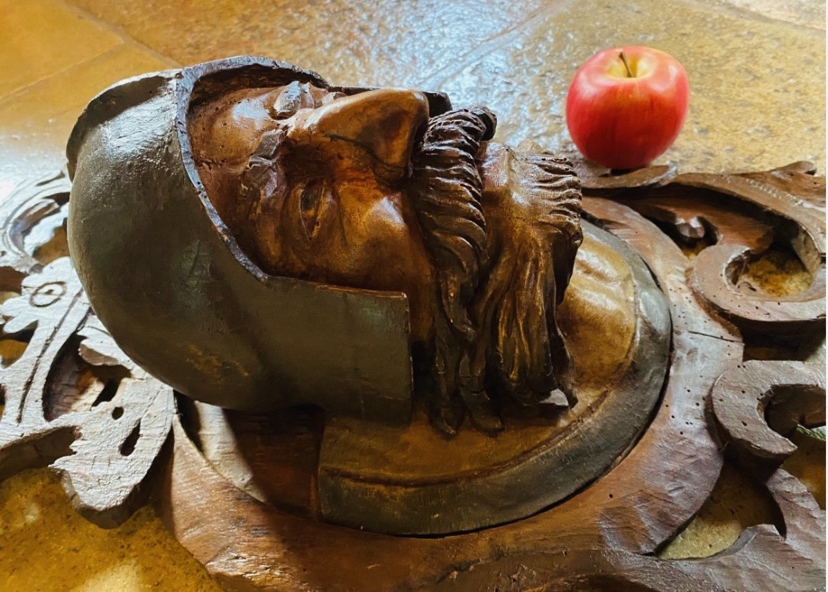 TÊTE DE GUERRIER en noyer sculpté en haut relief, XVII EME SIÈCLE-photo-1