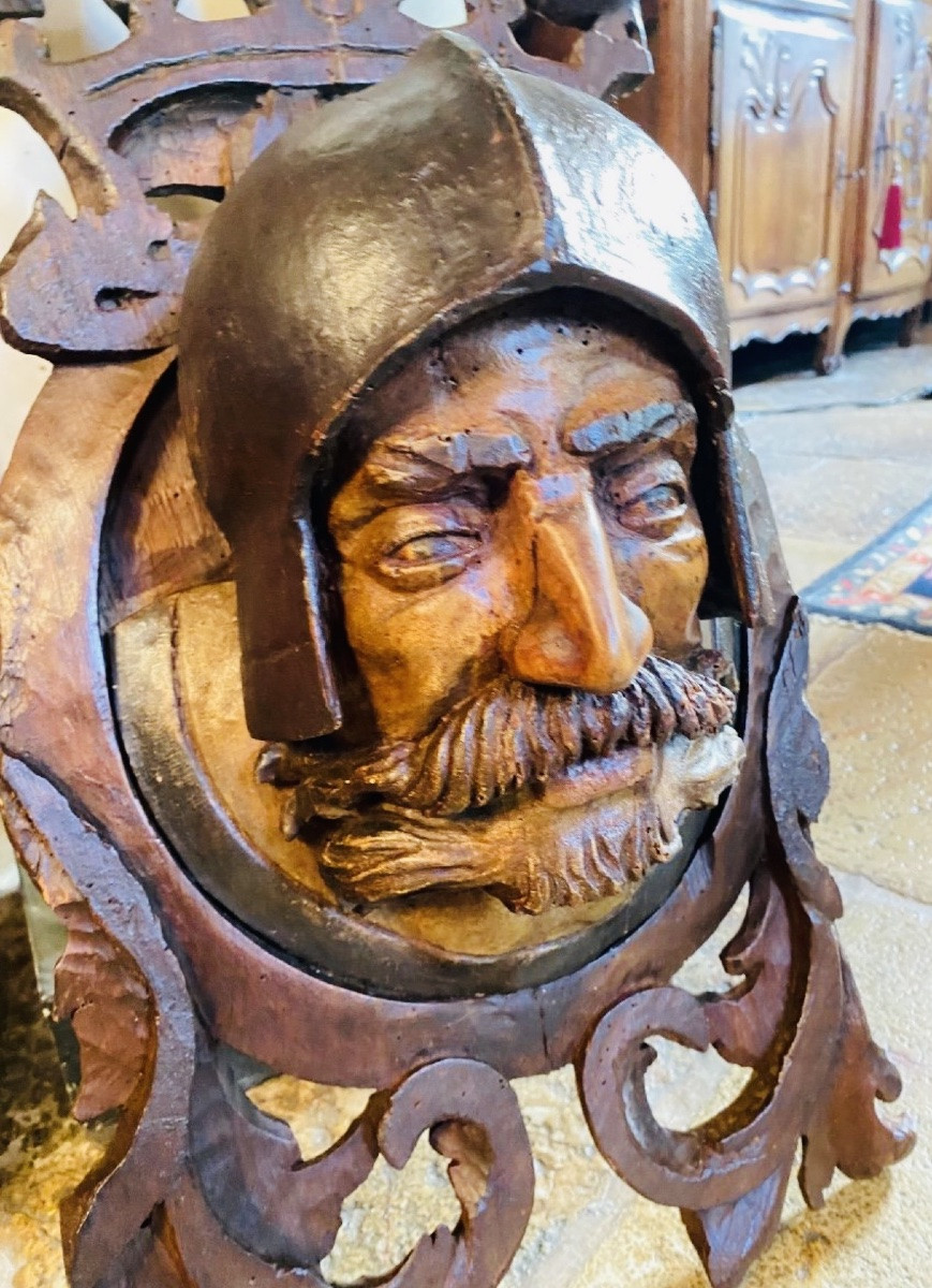 TÊTE DE GUERRIER en noyer sculpté en haut relief, XVII EME SIÈCLE-photo-7