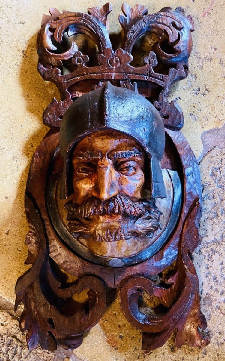 TÊTE DE GUERRIER en noyer sculpté en haut relief, XVII EME SIÈCLE-photo-8