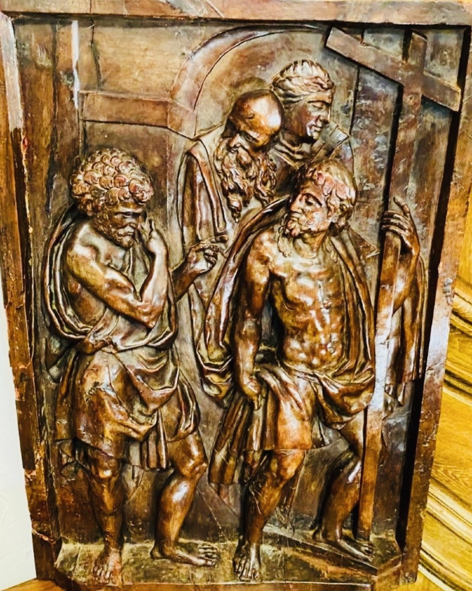 GRAND PANNEAU EN NOYER SCULPTÉ FIN XVI EME SIÈCLE