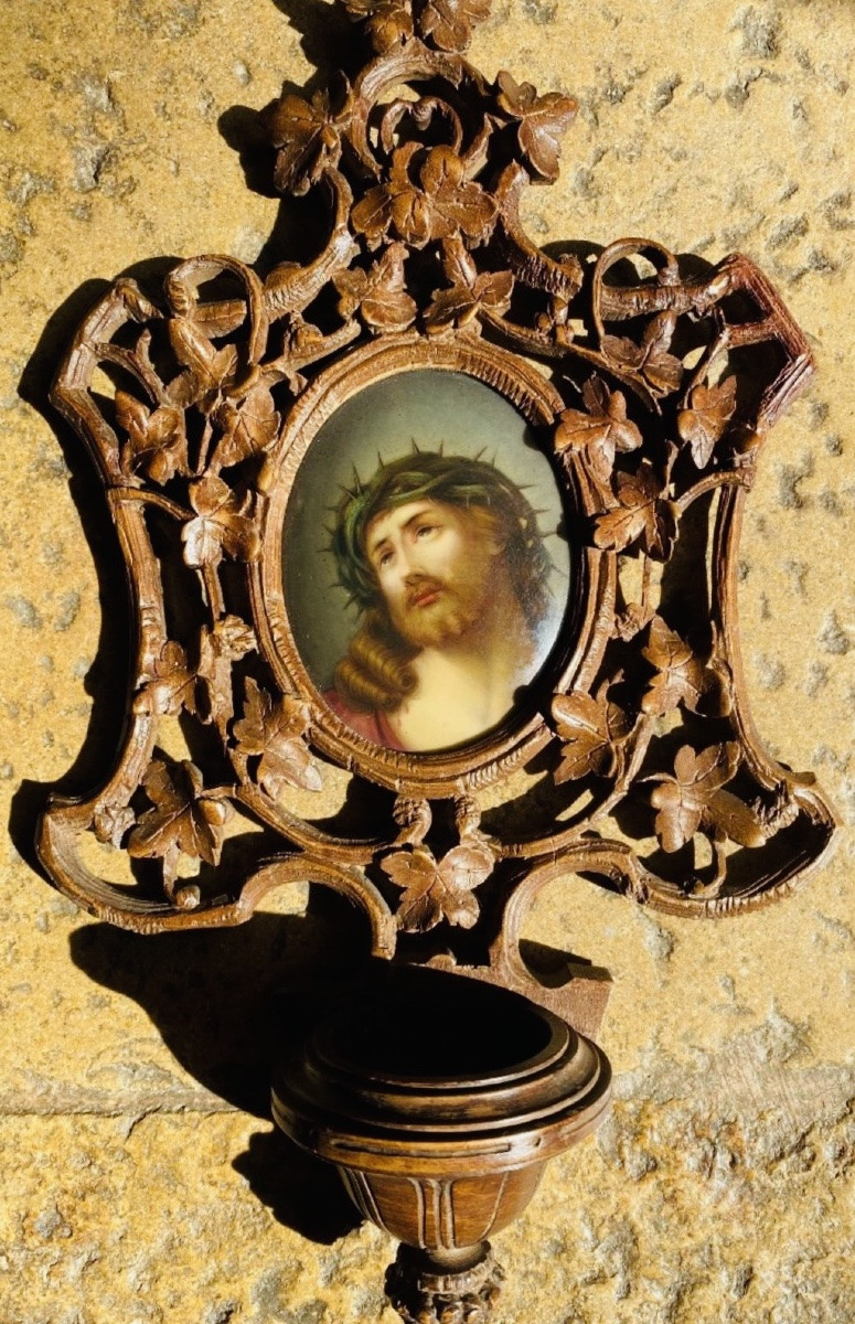 19th Century Sculptured And Open-heared Benitier With Christ's Face Painted On Porcelain-photo-3