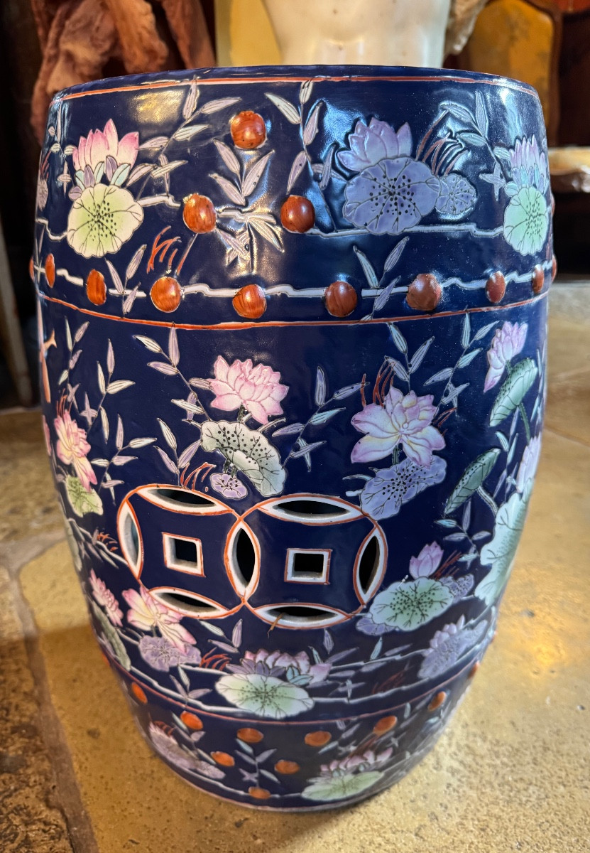 TABOURET DE JARDIN en PORCELAINE DE CHINE, XX eme siècle 