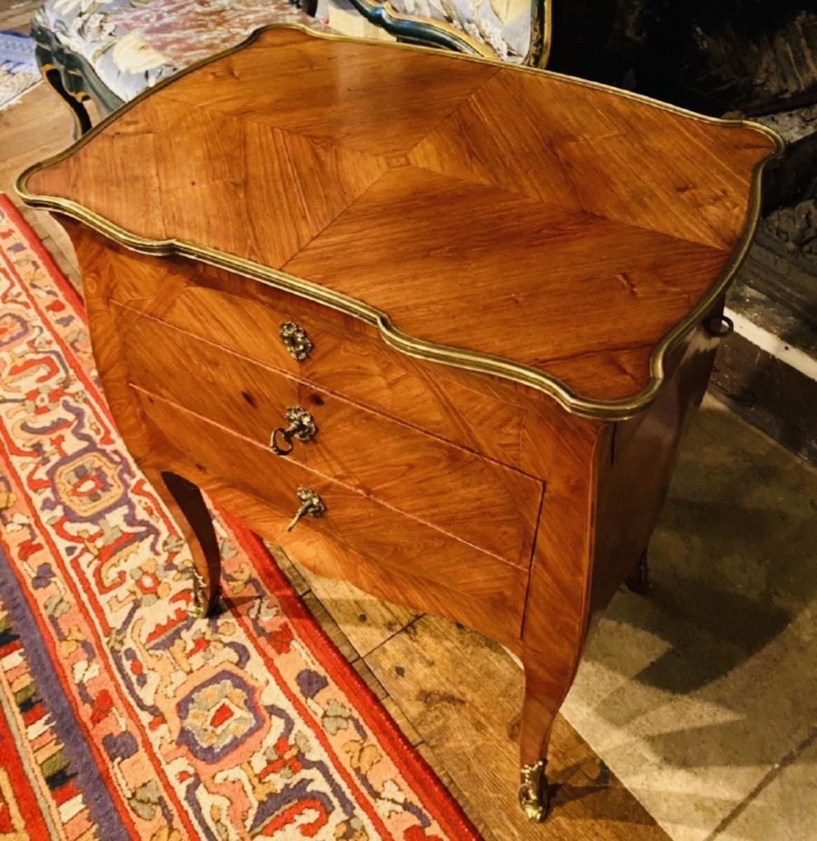PETITE COMMODE CHIFFONNIÈRE en marqueterie de bois de rose DE STYLE LOUIS XV-photo-7