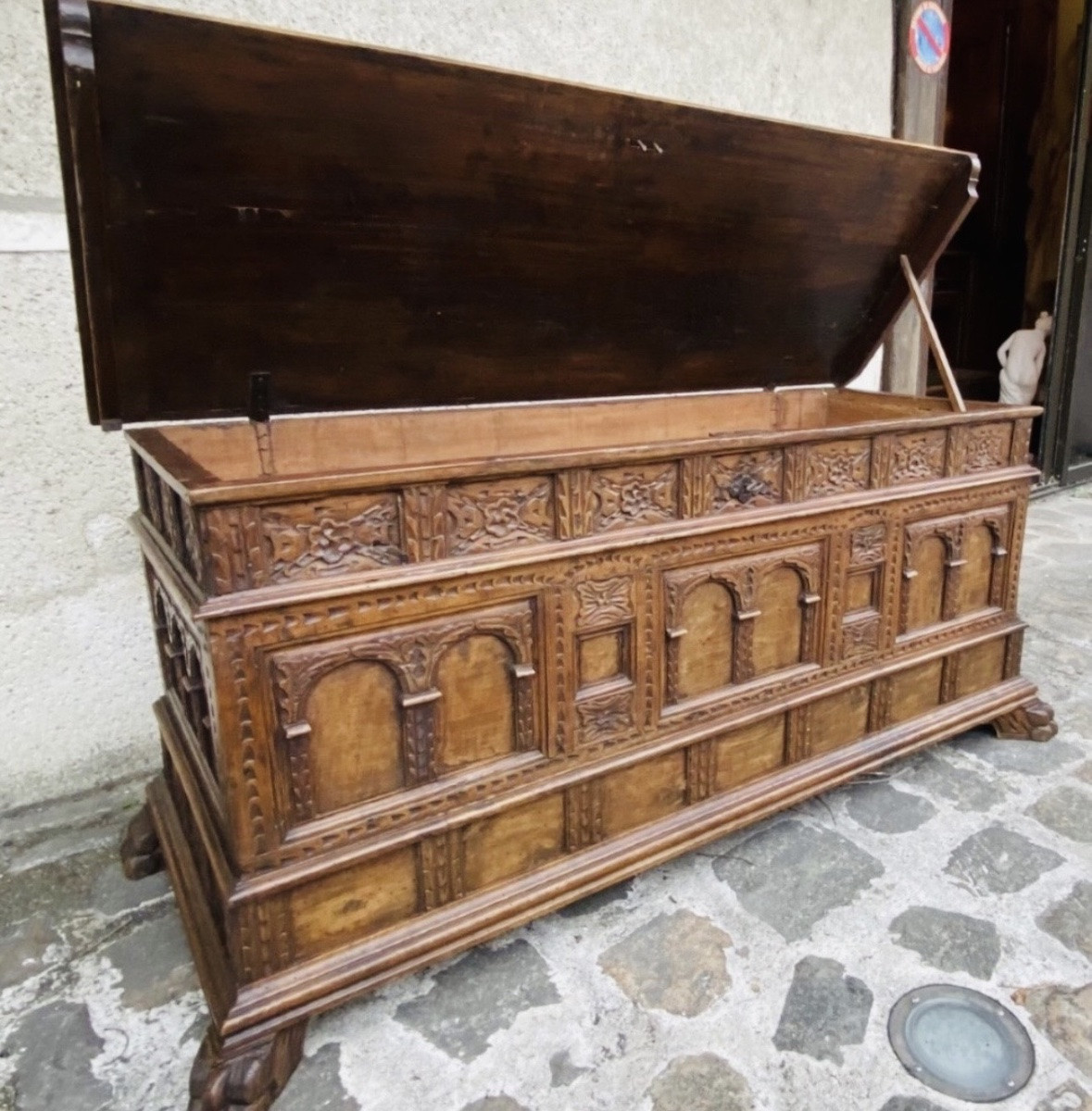 COFFRE DE MARIAGE EN NOYER DU XVIII EME SIÈCLE-photo-3