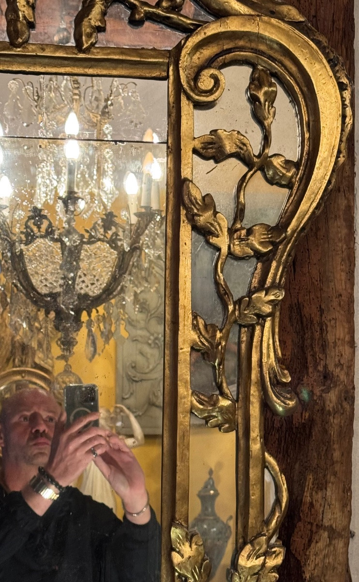 Important miroir à parecloses en bois doré, riche décor rocaille d'inspiration provençale, styl-photo-4