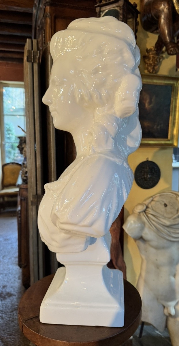 Buste de Marie-Antoinette en faïence blanche – Première moitié du XXe siècle-photo-2