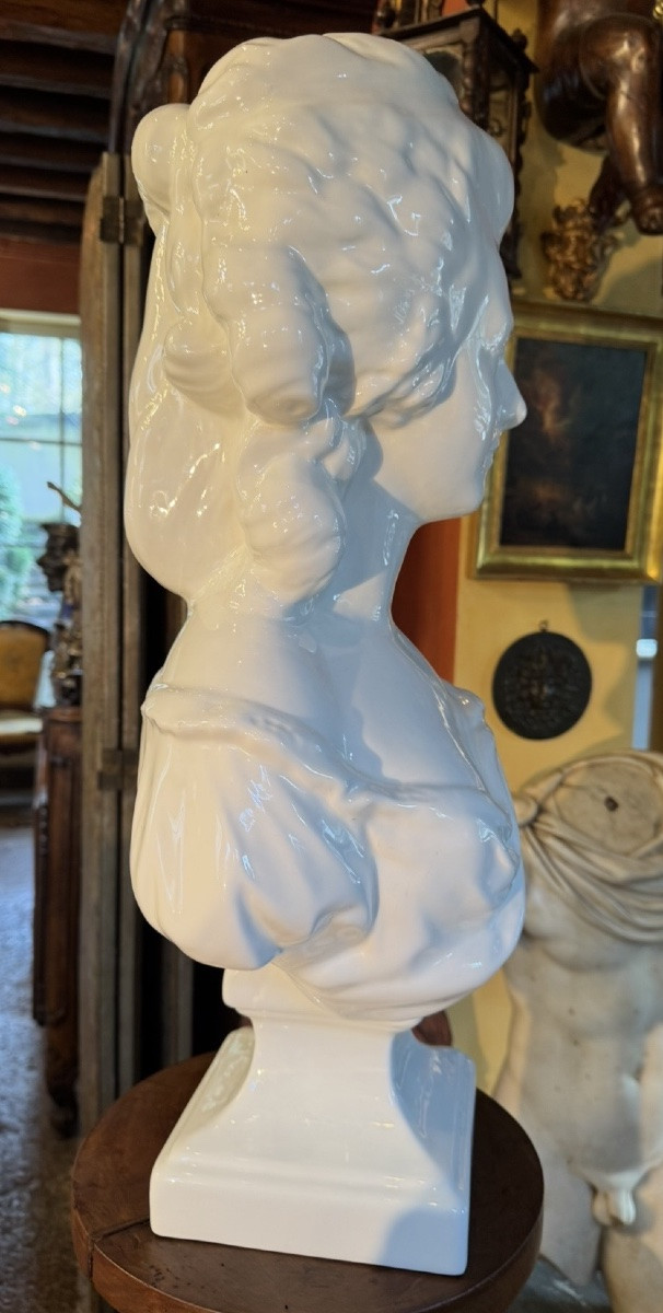 Buste de Marie-Antoinette en faïence blanche – Première moitié du XXe siècle-photo-4