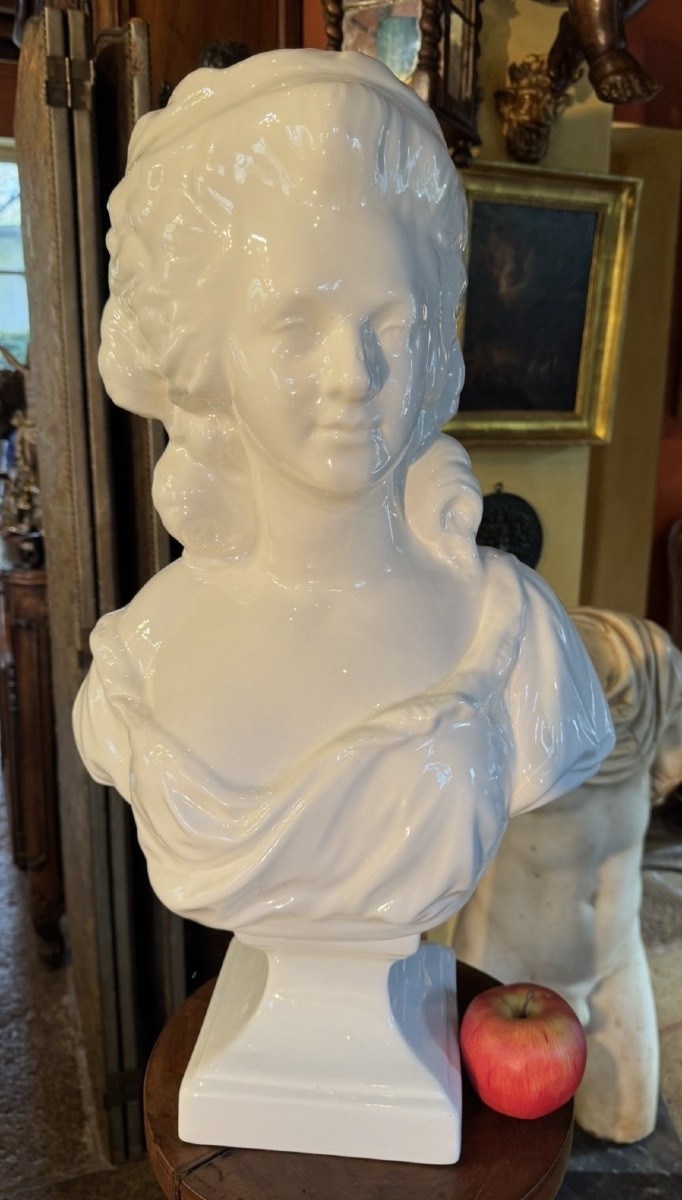 Buste de Marie-Antoinette en faïence blanche – Première moitié du XXe siècle-photo-6