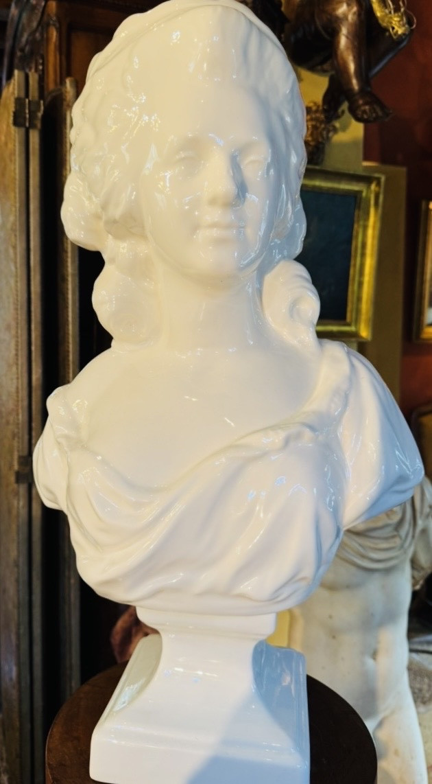 Buste de Marie-Antoinette en faïence blanche – Première moitié du XXe siècle-photo-8