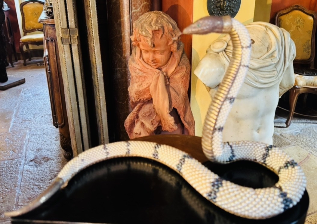 Serpent en perles Akoya du Japon, argent et émeraudes - Objet de curiosité, XXe siecle-photo-3