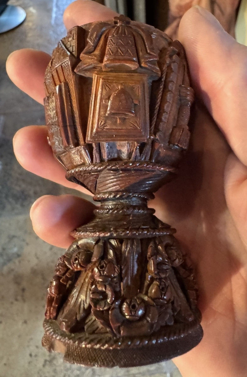 Gobelet de berger en noix de corozo sculptée, travail populaire, XVIlle siècle-photo-4