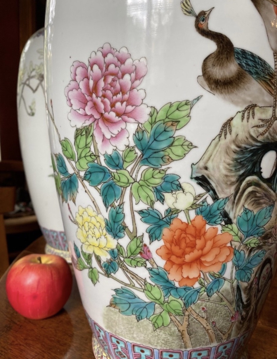 Large Pair Of Chinese Porcelain Vases, Famille Rose, XX Th Century-photo-2