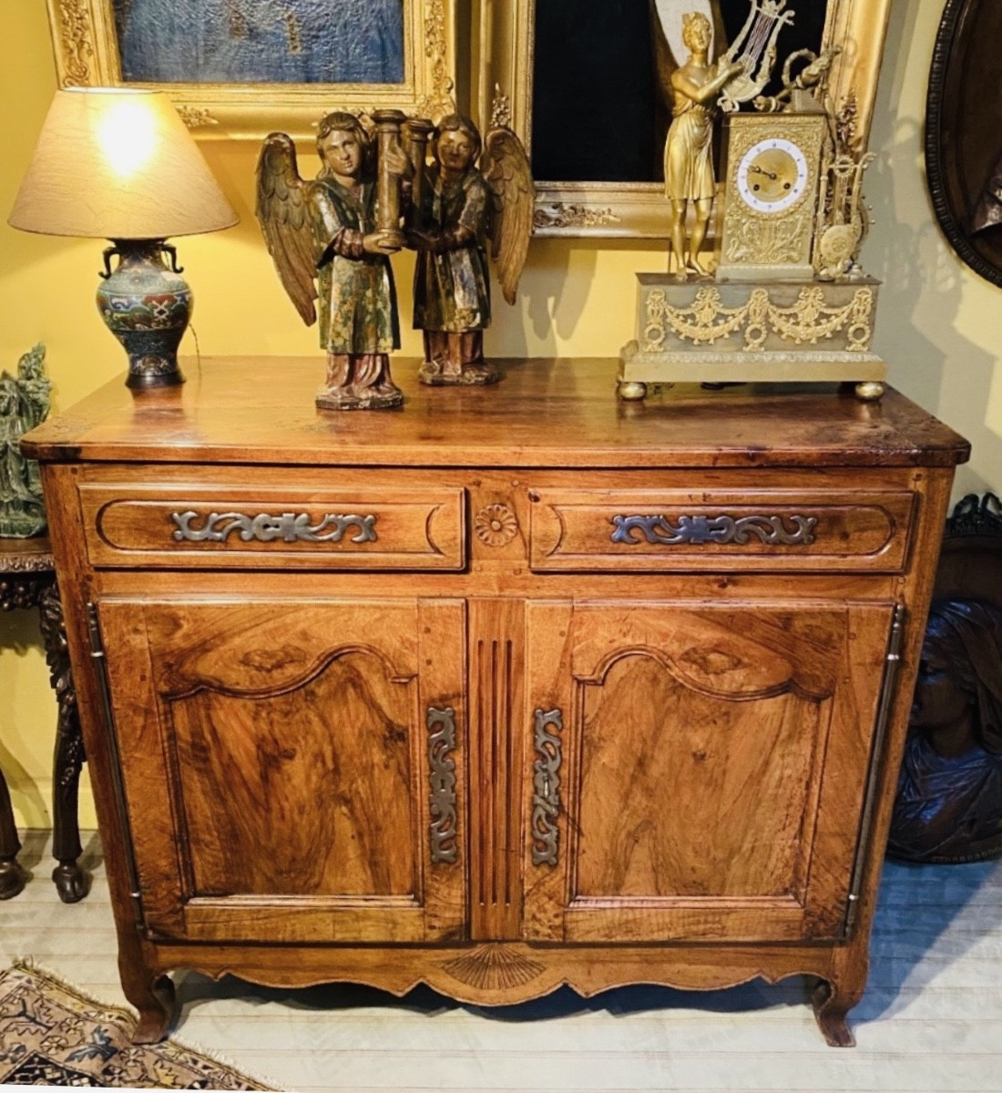 BUFFET RÉGIONAL EN NOYER MASSIF, SOLOGNE FIN DU XVIII EME SIÈCLE
