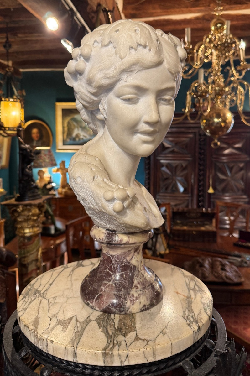 Buste de Ménade (Bacchante) en marbre de Carrare signé F. Lovino - fin XIXe siècle