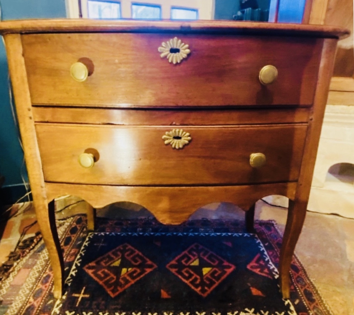 COMMODE SAUTEUSE CEINTRÉE DU DAUPHINÉ EN NOYER XVIII EME SIÈCLE-photo-2