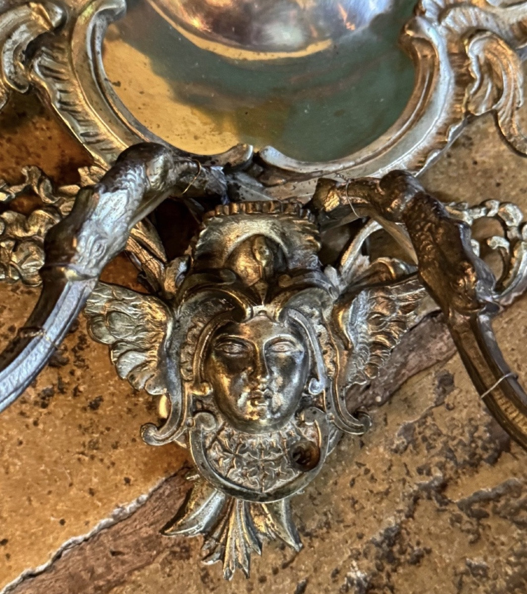 PAIRE D'APPLIQUES MURALES EN BRONZE ARGENTÉ DÉCOR AU SOLEIL ET AUX MASQUES STYLE LOUIS XIV - XX-photo-4