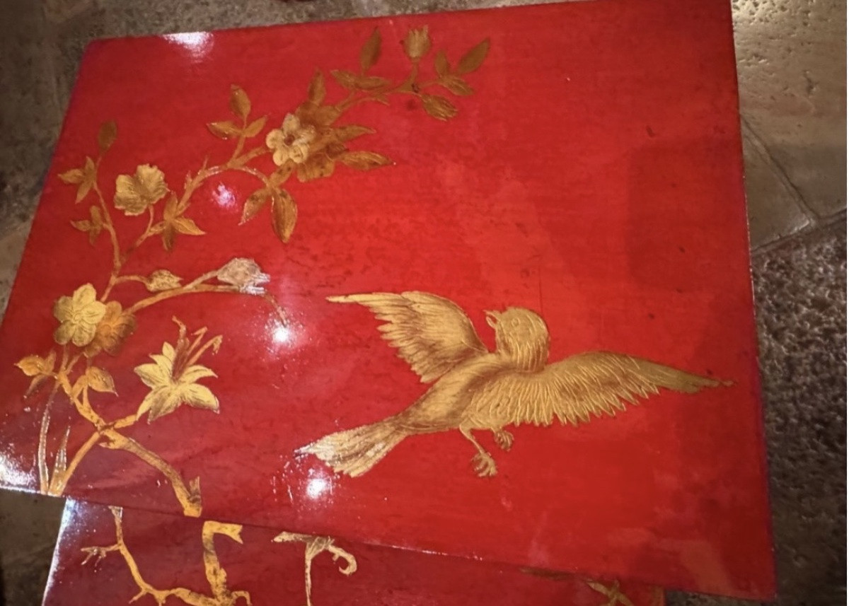 Series Of Three Gigogon Tables In Red Laquer And Gold, Mid-20th Century China Nice Set-photo-2