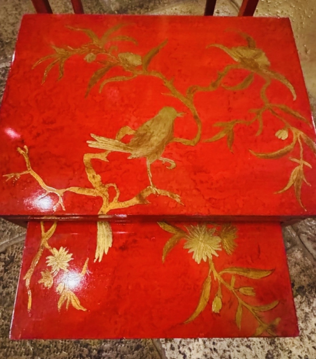 Series Of Three Gigogon Tables In Red Laquer And Gold, Mid-20th Century China Nice Set-photo-4
