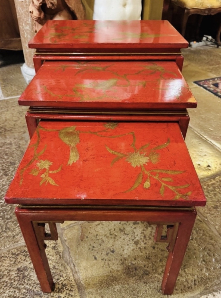 Series Of Three Gigogon Tables In Red Laquer And Gold, Mid-20th Century China Nice Set-photo-6