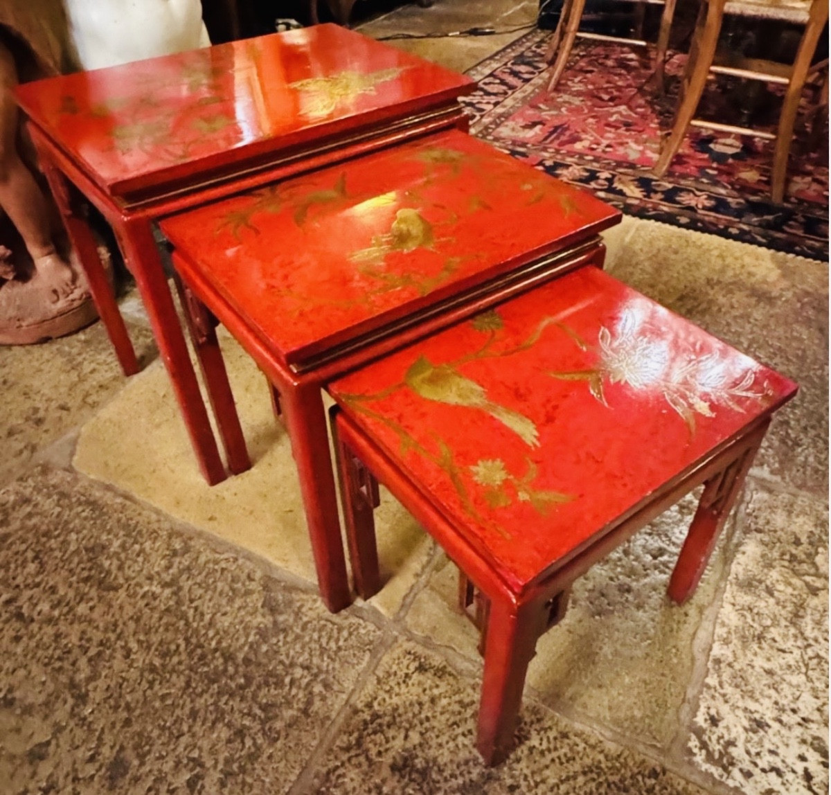 Series Of Three Gigogon Tables In Red Laquer And Gold, Mid-20th Century China Nice Set