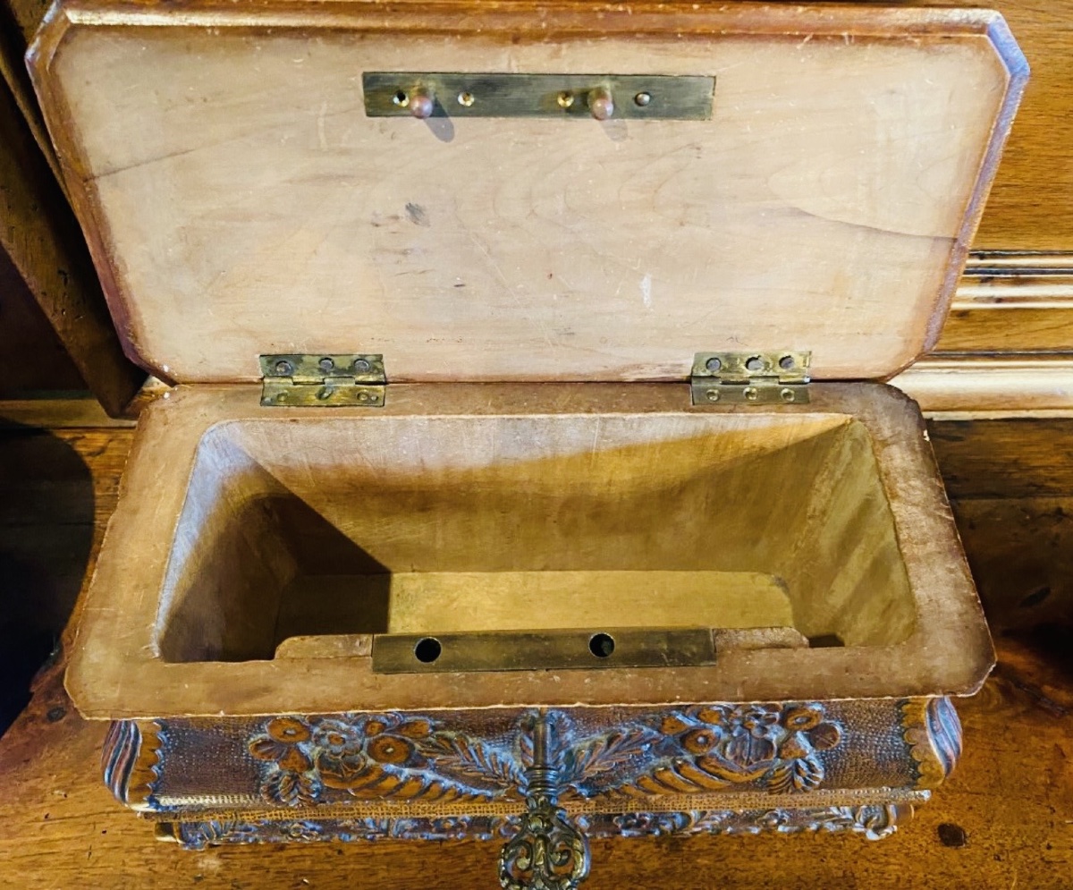 Carved Walnut Rhone Valley Wedding Box, 19th Century-photo-1