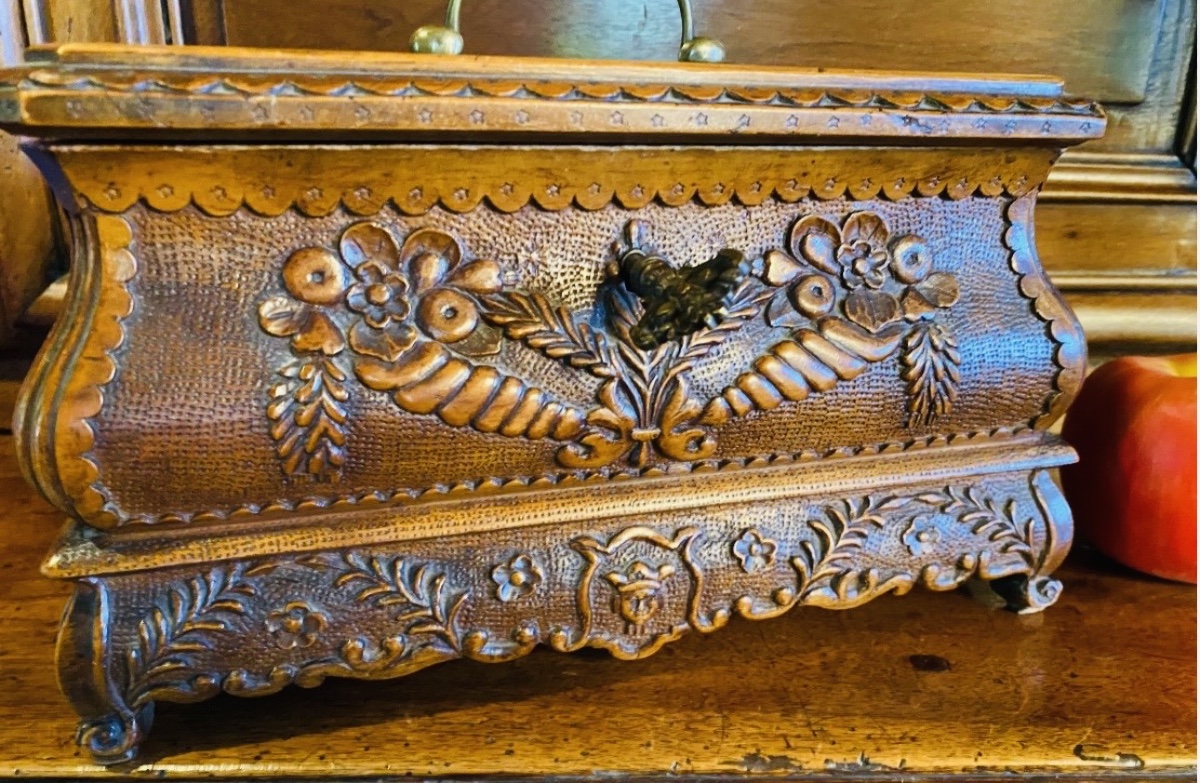 Carved Walnut Rhone Valley Wedding Box, 19th Century-photo-5