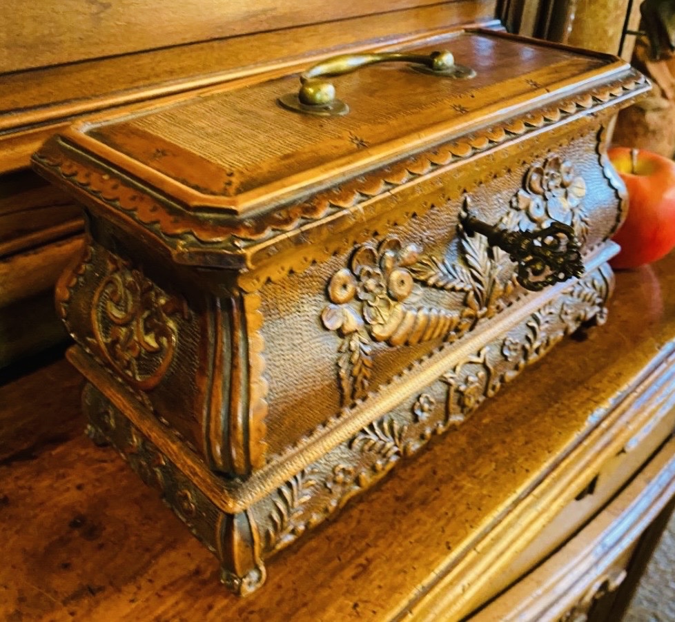 Carved Walnut Rhone Valley Wedding Box, 19th Century-photo-6
