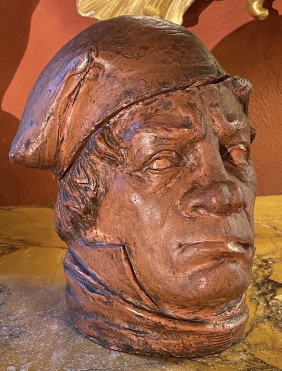 RÉVOLUTIONNAIRE AU BONNET PHRYGIEN – IMPORTANT POT À TABAC EN TERRE CUITE, XIXe SIÈCLE-photo-1