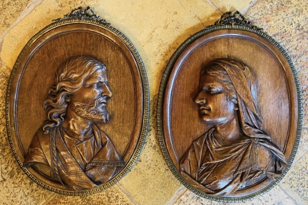 PAIRE DE grands médaillons SCULPTÉS EN HAUT RELIEF : JÉSUS ET LA VIERGE MARIE, FIN DU XIXE-photo-2