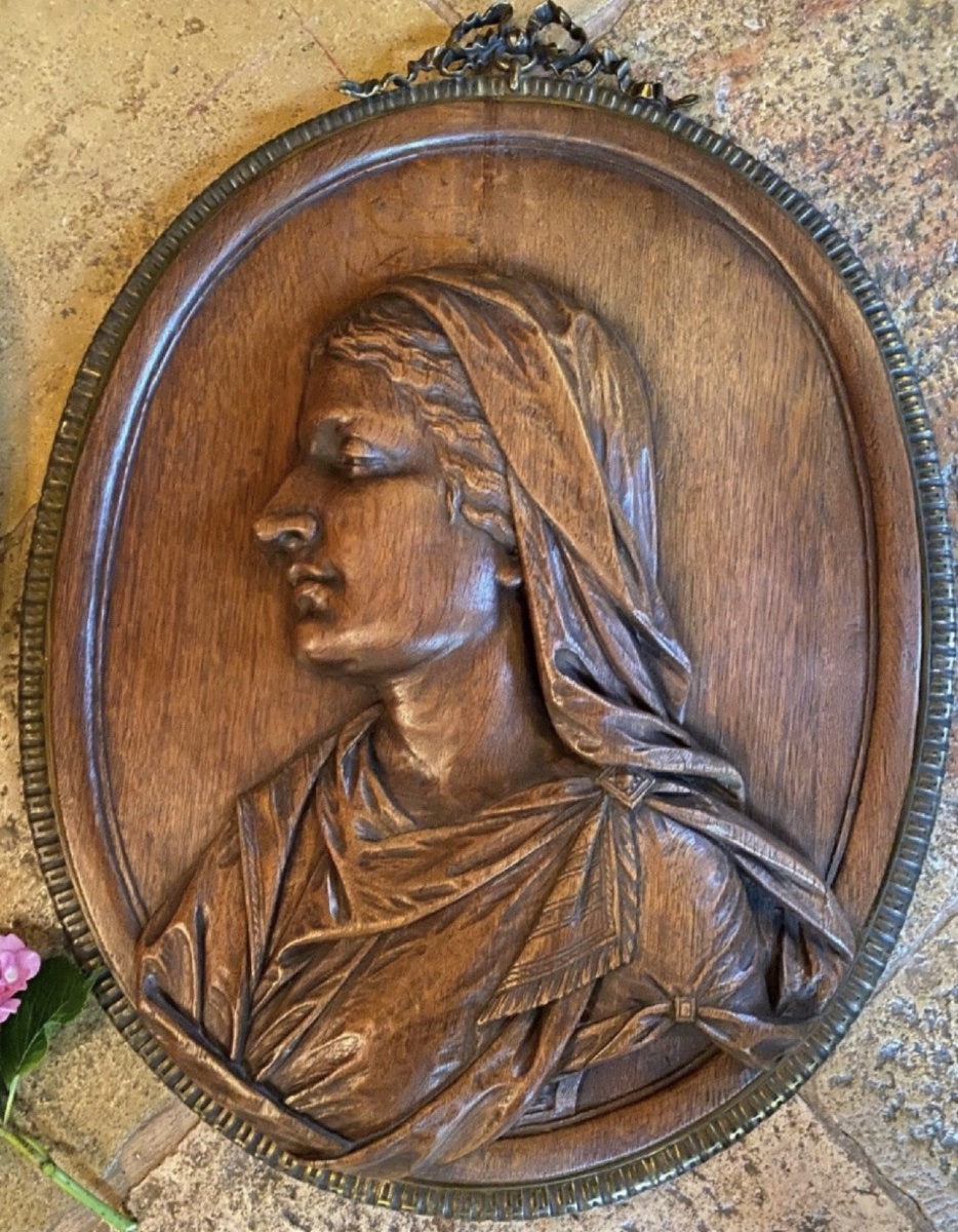 PAIRE DE grands médaillons SCULPTÉS EN HAUT RELIEF : JÉSUS ET LA VIERGE MARIE, FIN DU XIXE-photo-1