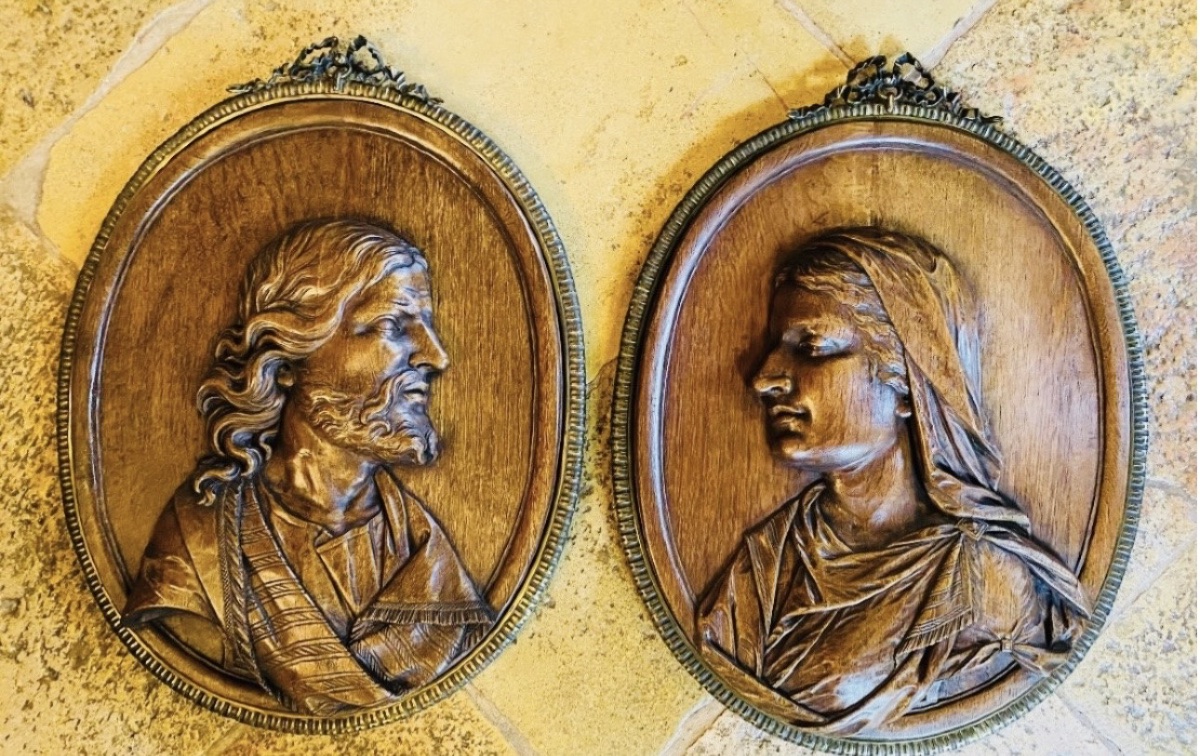 PAIRE DE grands médaillons SCULPTÉS EN HAUT RELIEF : JÉSUS ET LA VIERGE MARIE, FIN DU XIXE-photo-4