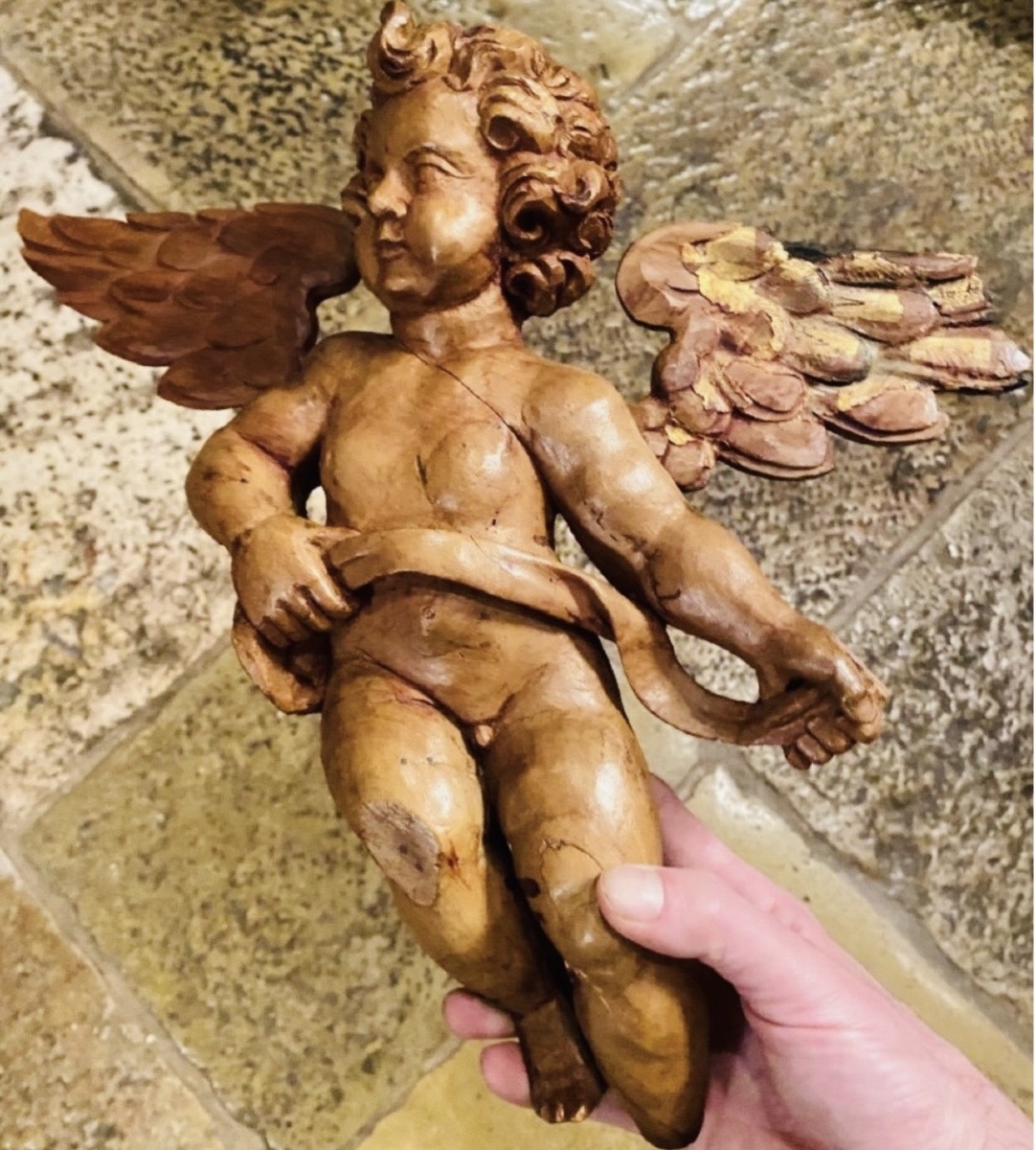 ANGE AU PHYLACTÈRE EN BOIS FRUITIER DU XVIII EME SIÈCLE